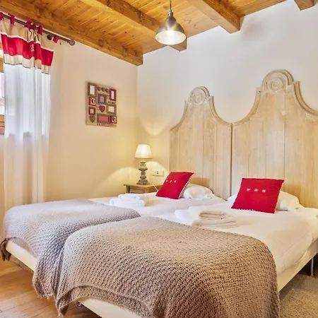 Luderna - Casa Eth Farrow 2 *