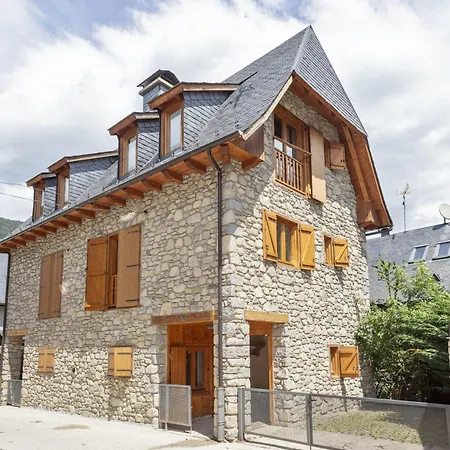 Luderna - Casa Eth Farrow 2 *
